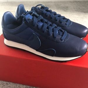 Women’s Nike pre Montreal racer pinnacle sneakers